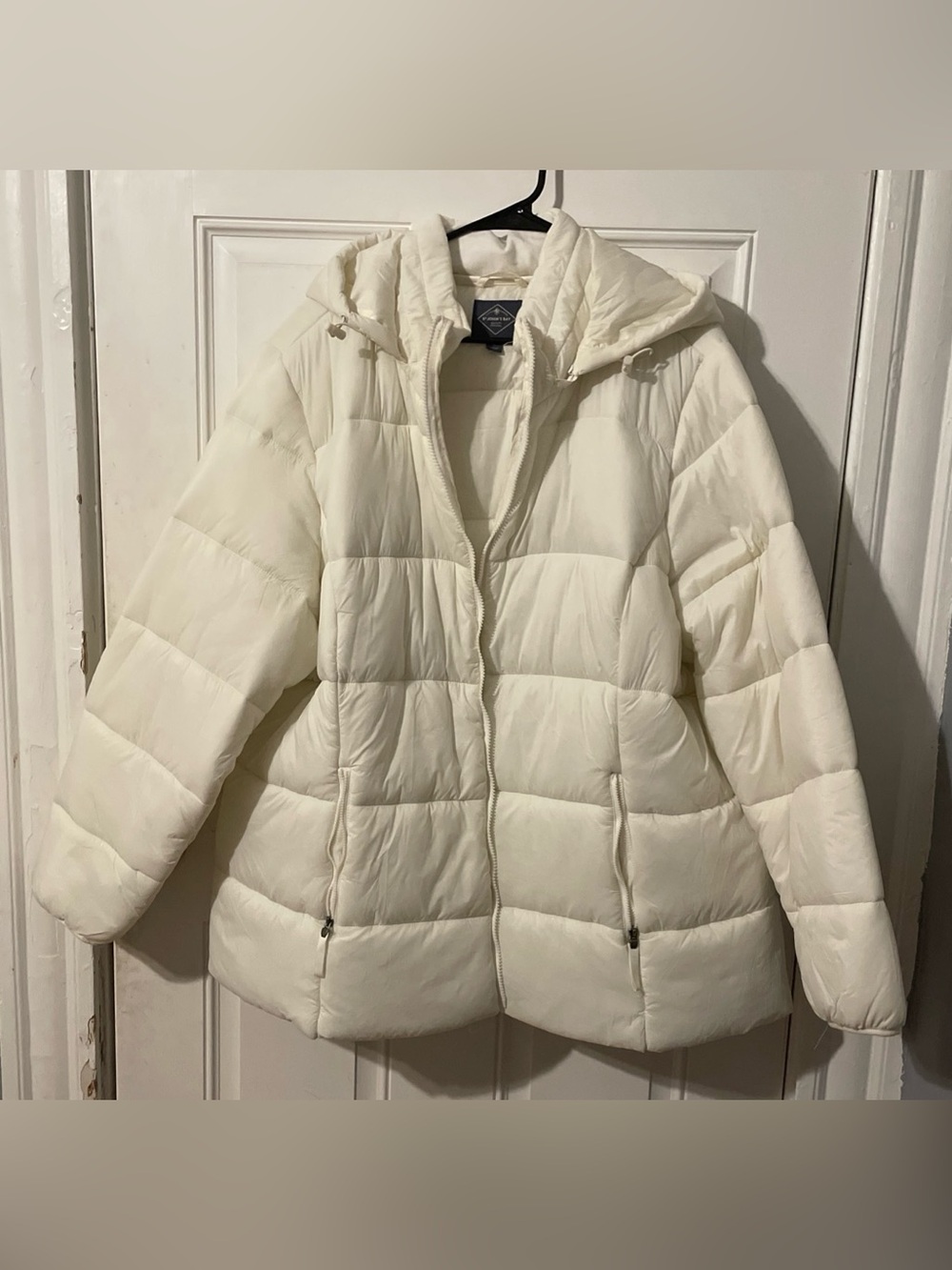 NWOT Women’s St. John's Bay Cream Detachable Hooded Puffer Jacket Size 3X. Coat